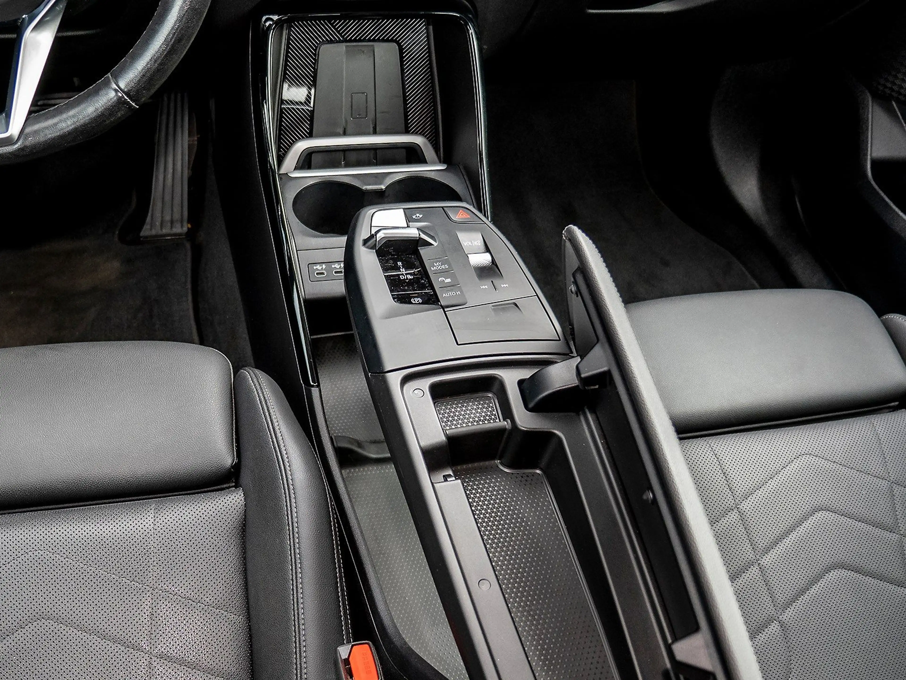 BMW iX1 xDrive30 Sportsitz AdaptLED Cam Sitzheiz 1VB DAB — photo 9