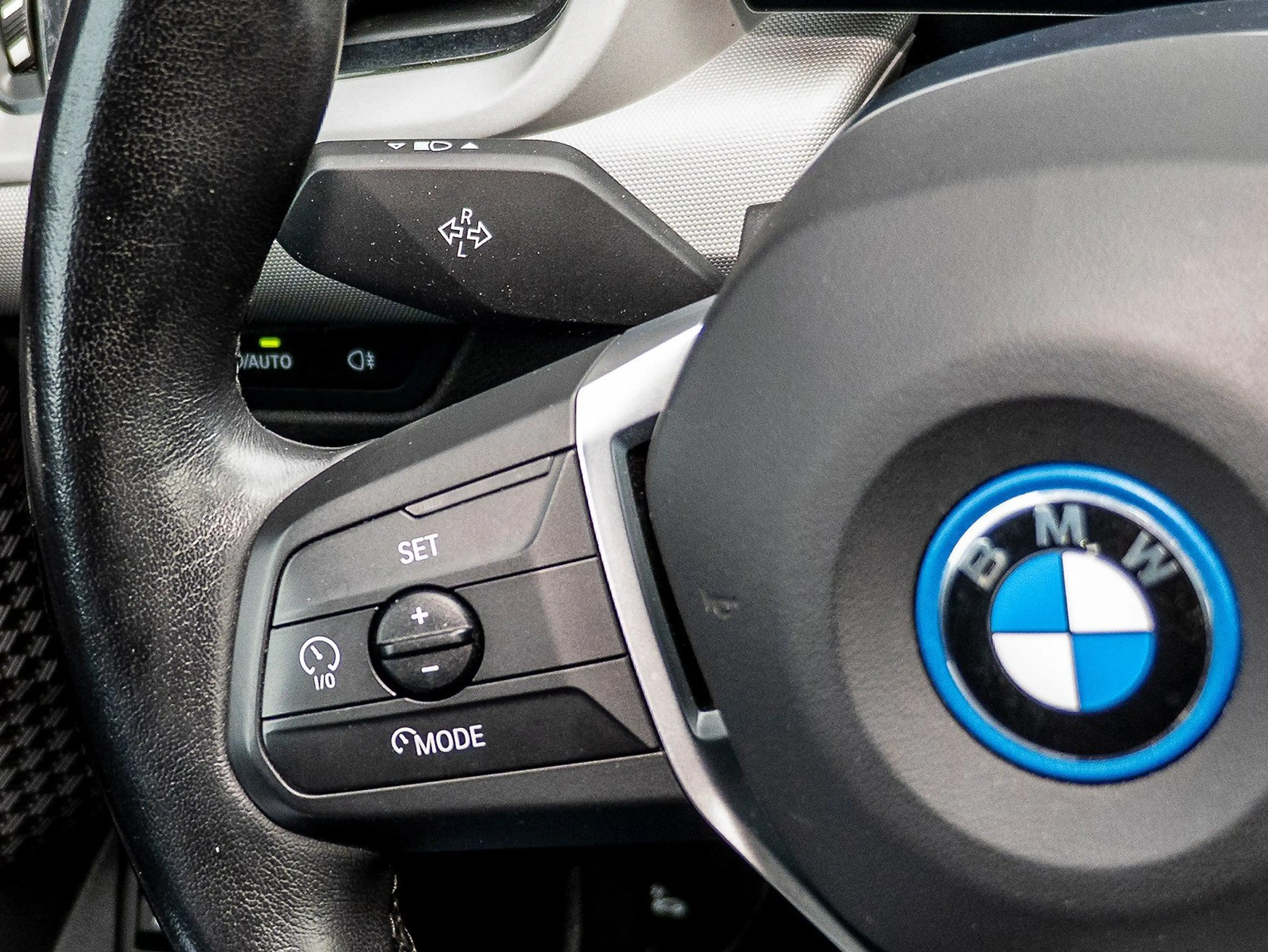 BMW iX1 xDrive30 Sportsitz AdaptLED Cam Sitzheiz 1VB DAB — photo 14