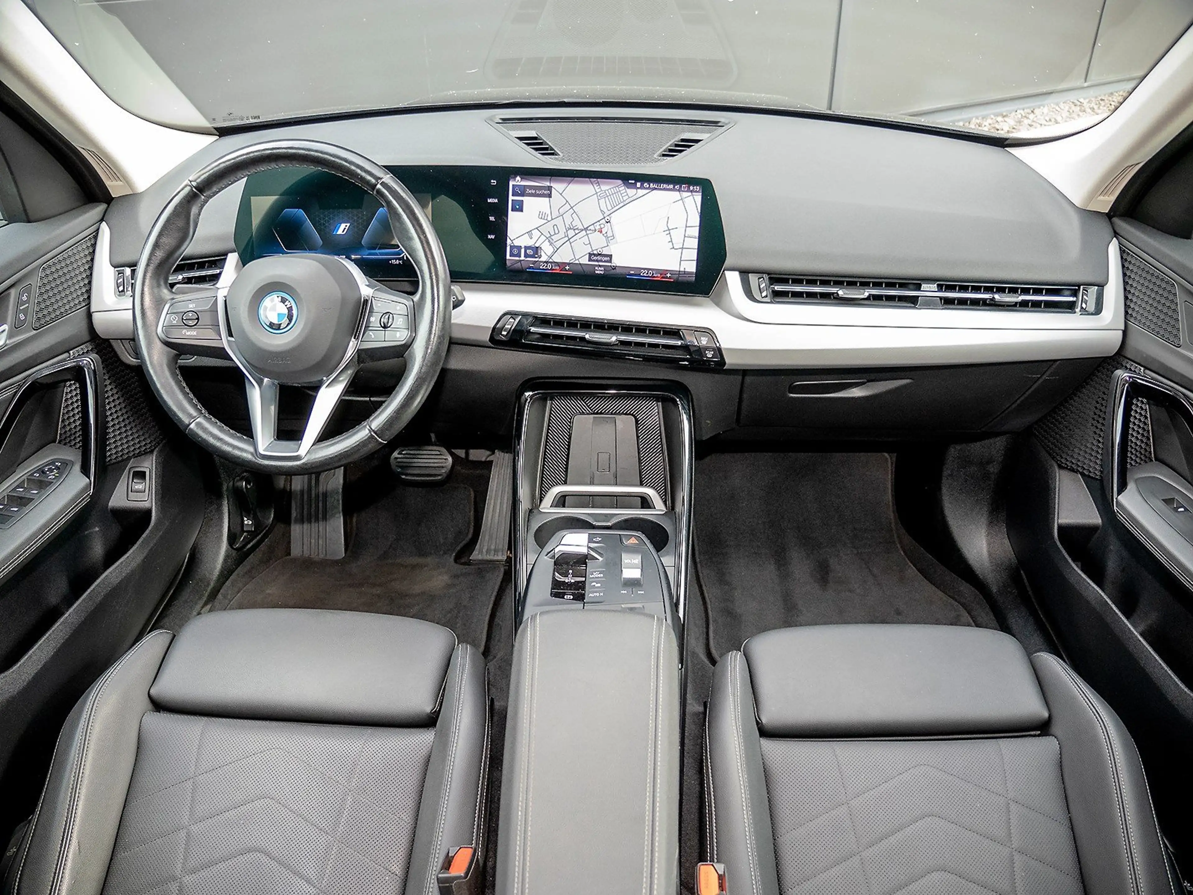 BMW iX1 xDrive30 Sportsitz AdaptLED Cam Sitzheiz 1VB DAB — photo 5