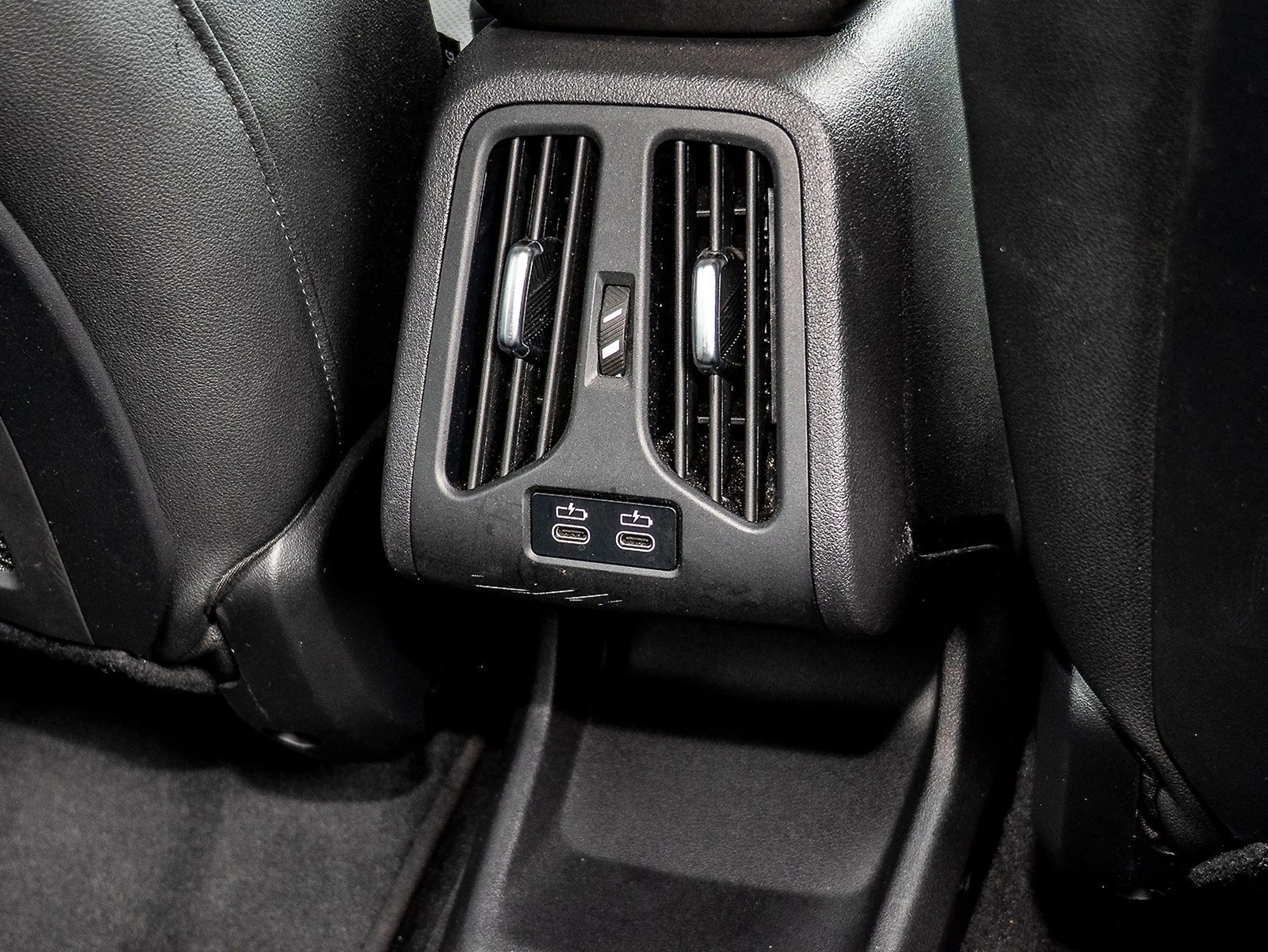BMW iX1 xDrive30 Sportsitz AdaptLED Cam Sitzheiz 1VB DAB — photo 18