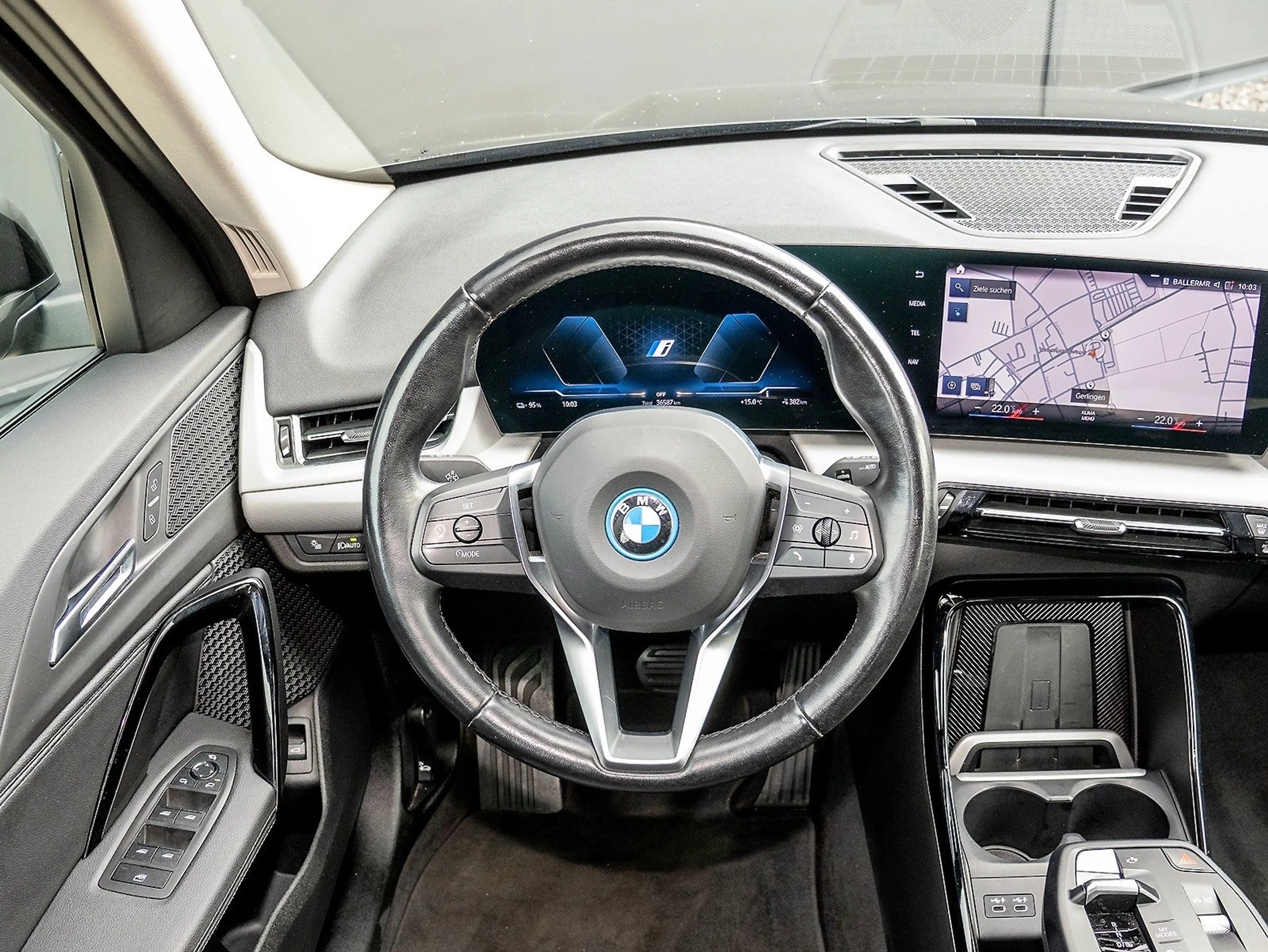 BMW iX1 xDrive30 Sportsitz AdaptLED Cam Sitzheiz 1VB DAB — photo 11