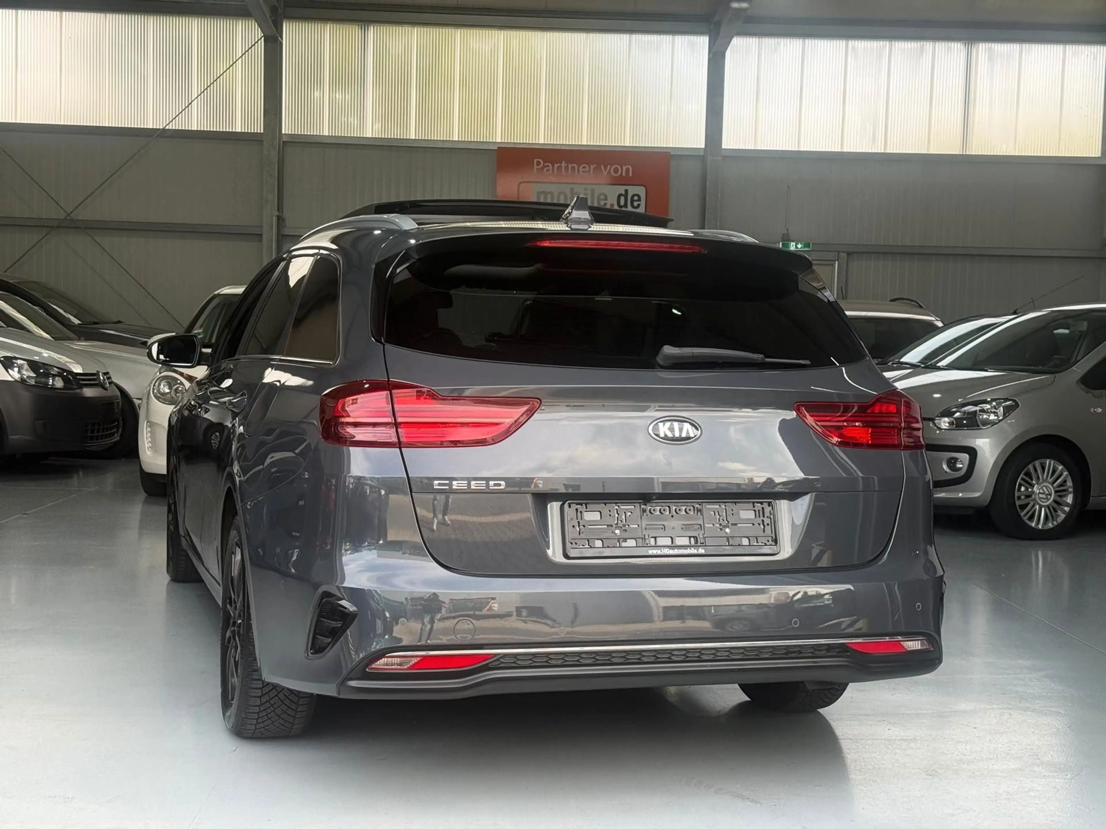 Kia Ceed SW / cee'd SW cee'd Platinum Totwinkel-Assistent Leder Pano — photo 5
