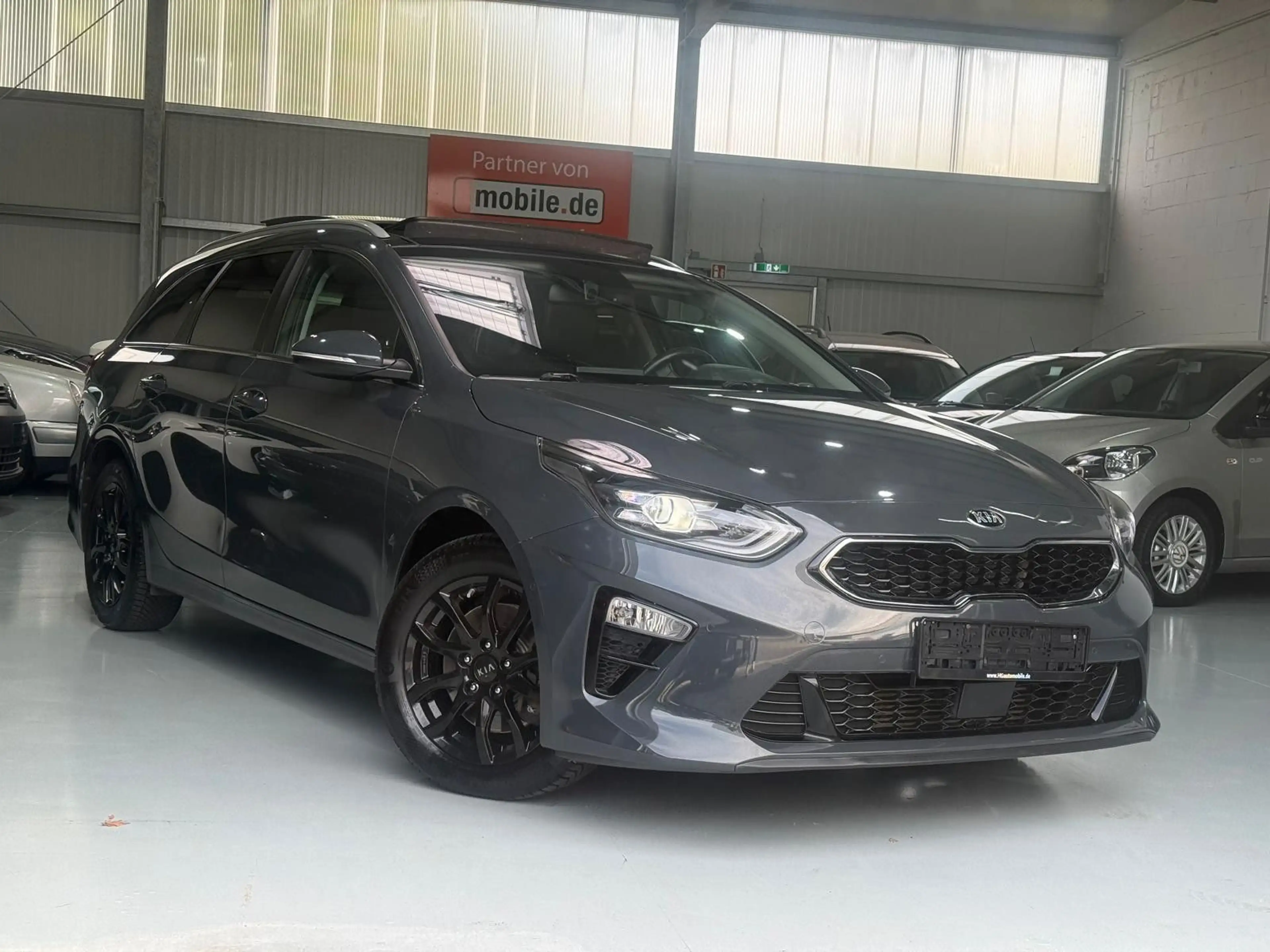 Kia Ceed SW / cee'd SW cee'd Platinum Totwinkel-Assistent Leder Pano — photo 2