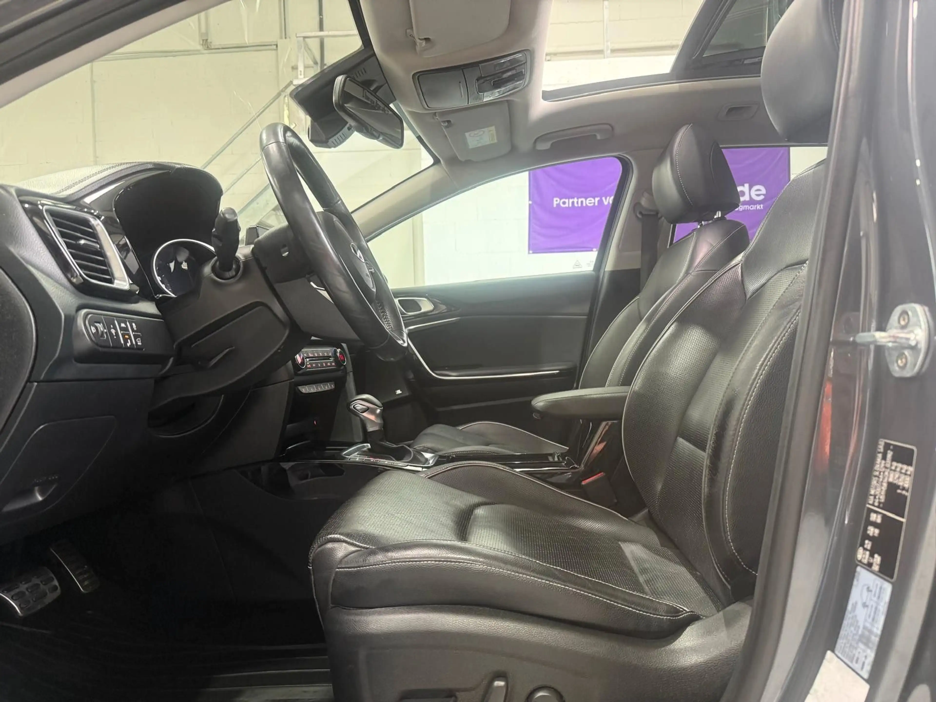 Kia Ceed SW / cee'd SW cee'd Platinum Totwinkel-Assistent Leder Pano — photo 13