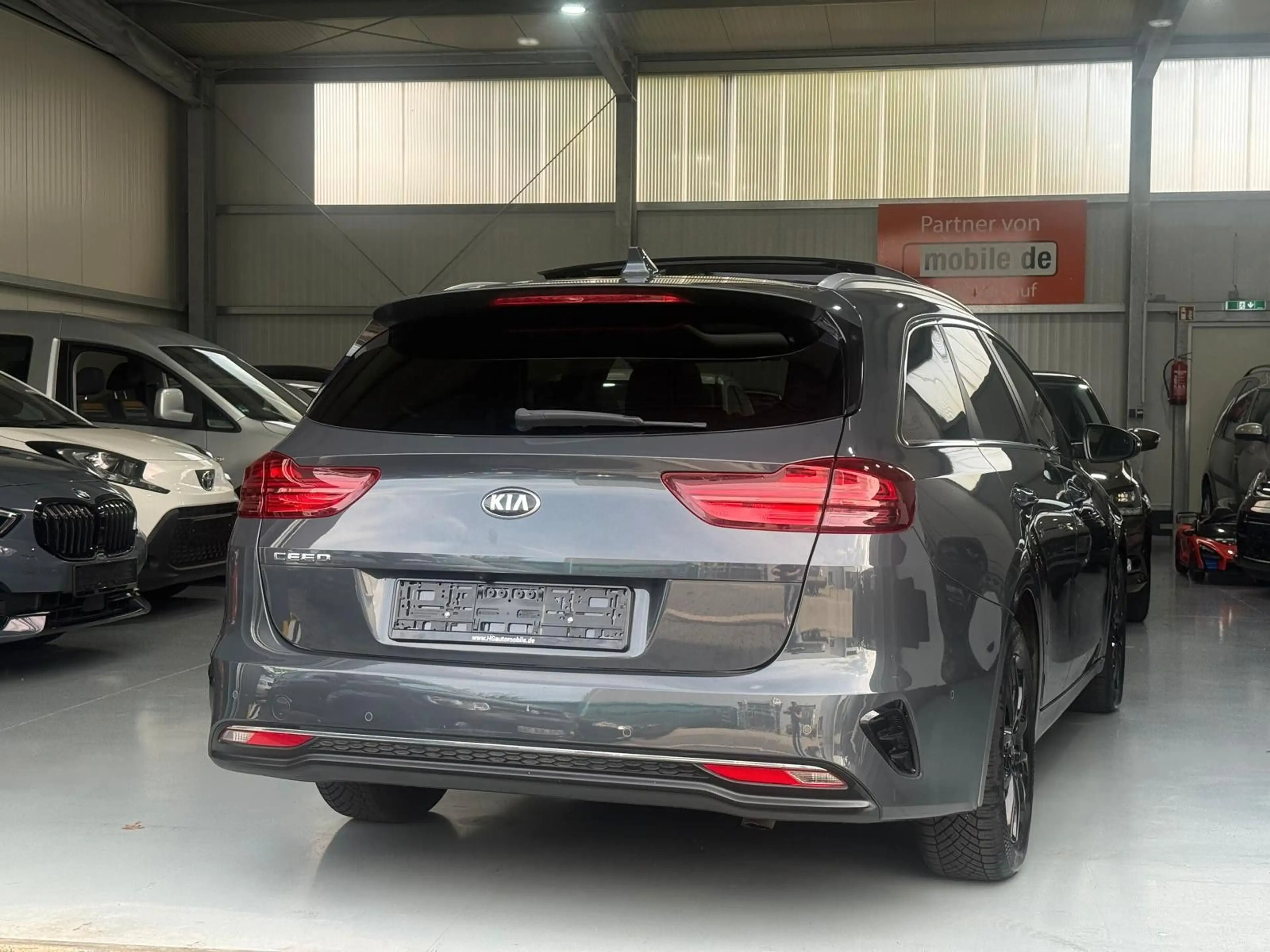 Kia Ceed SW / cee'd SW cee'd Platinum Totwinkel-Assistent Leder Pano — photo 8