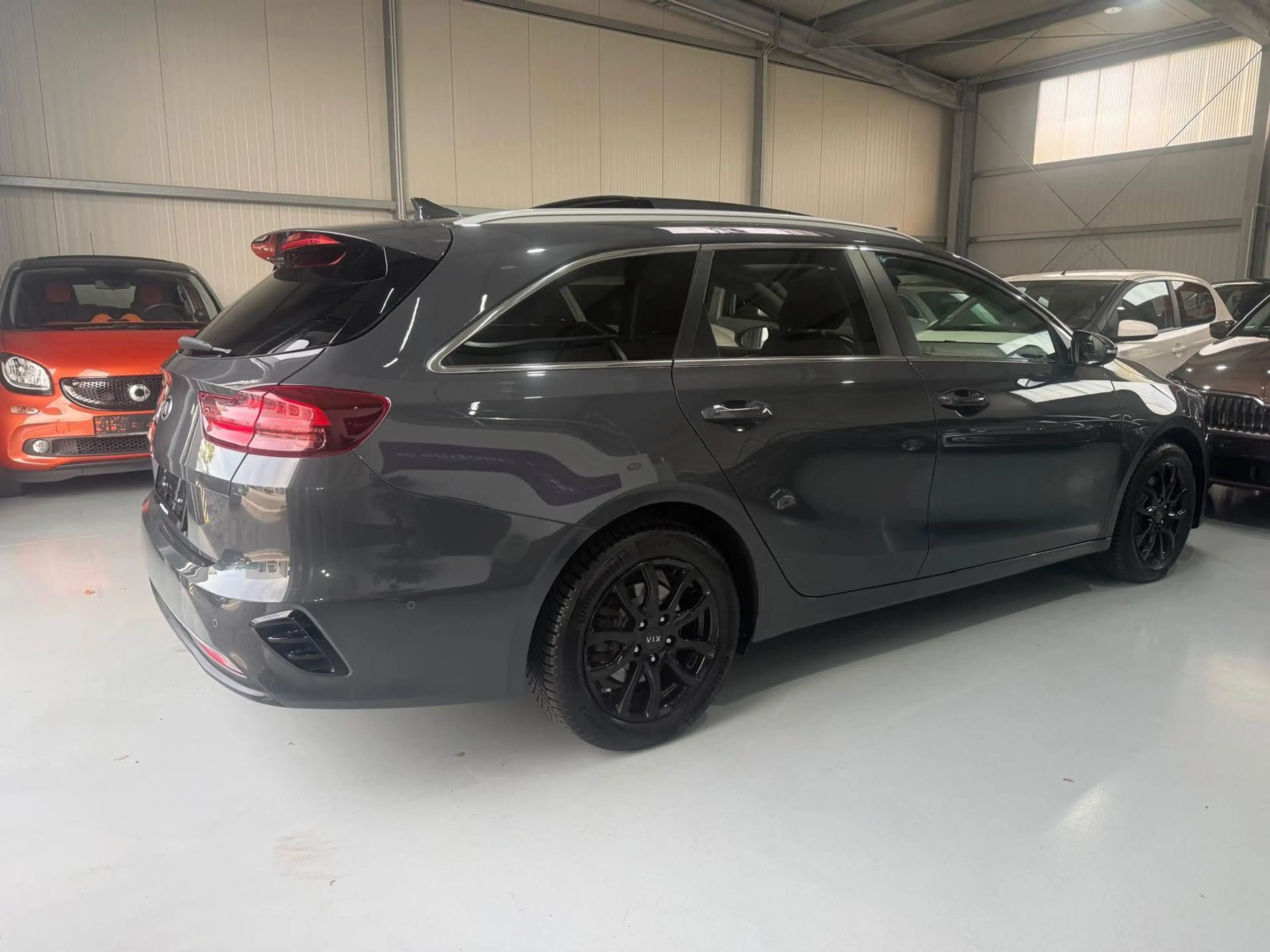 Kia Ceed SW / cee'd SW cee'd Platinum Totwinkel-Assistent Leder Pano — photo 9
