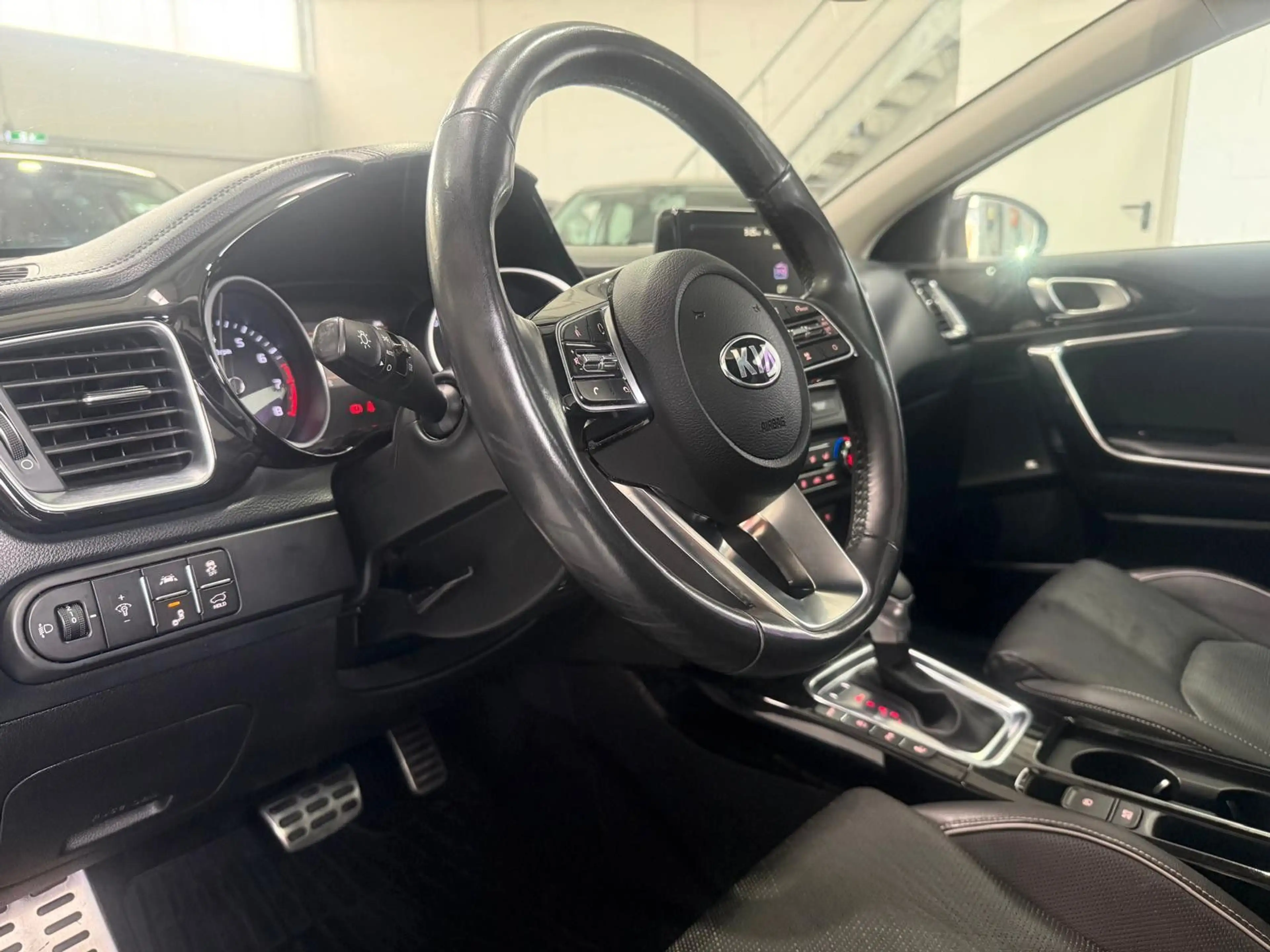 Kia Ceed SW / cee'd SW cee'd Platinum Totwinkel-Assistent Leder Pano — photo 11