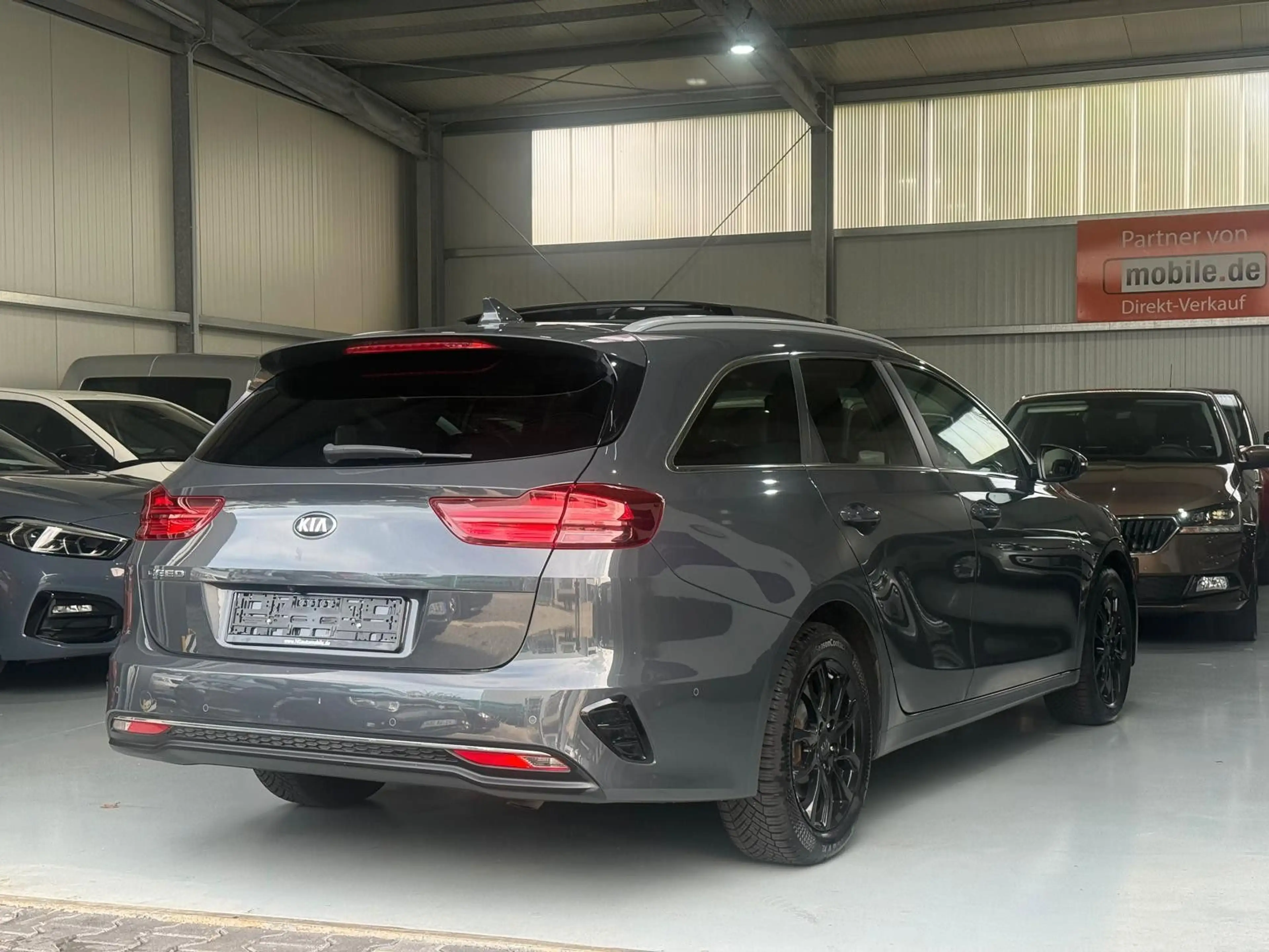 Kia Ceed SW / cee'd SW cee'd Platinum Totwinkel-Assistent Leder Pano — photo 7