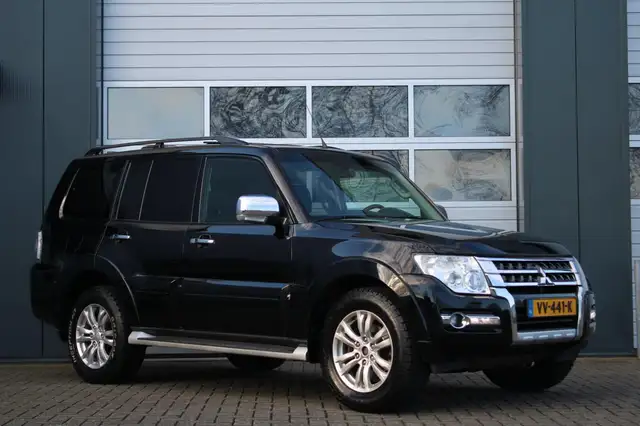 Mitsubishi Pajero MITSUBISHI 3.2 DI-D 190pk 4WD Grijskenteken Automa