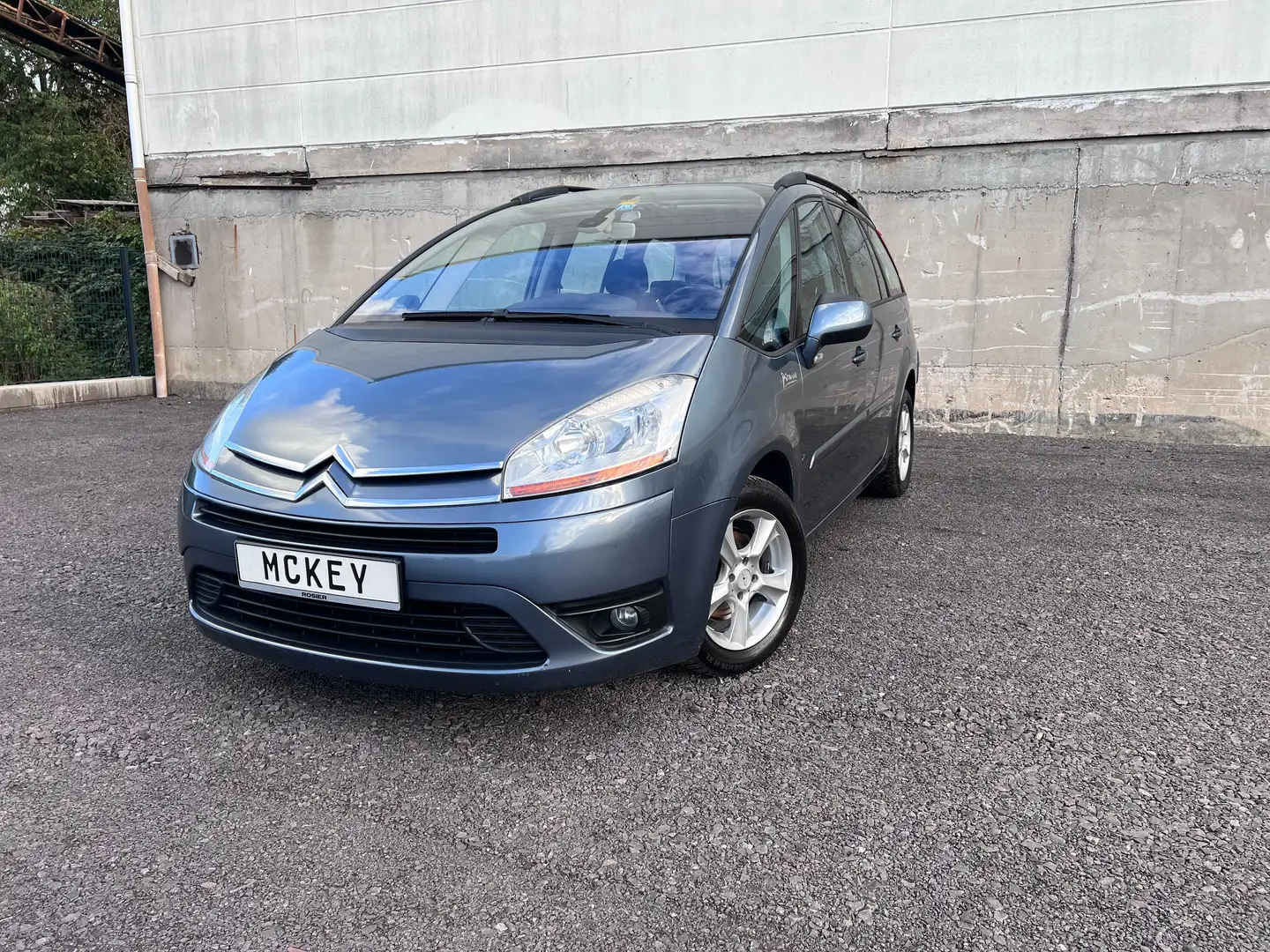 Citroen C4 Picasso TÜV August 2027. Inspektion neu. Gris - 1