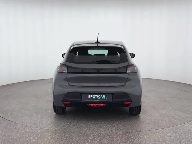 Peugeot 208 view 4