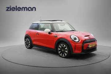 Electric Yours 33 kWh - Panorama, Carplay, Leer, C