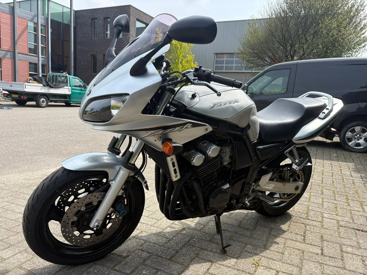 Yamaha FZR 600