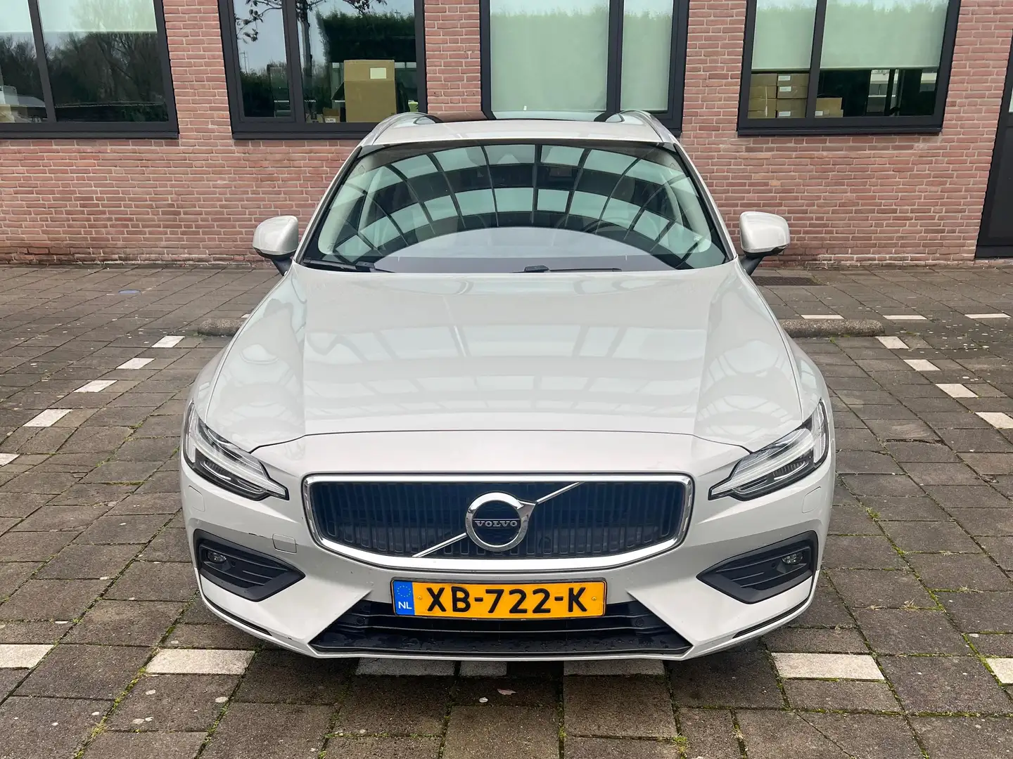 Volvo V60 V60 2.0 T5 Momentum Zilver - 2