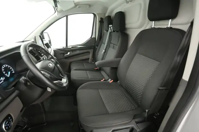 Ford Transit Custom view 9