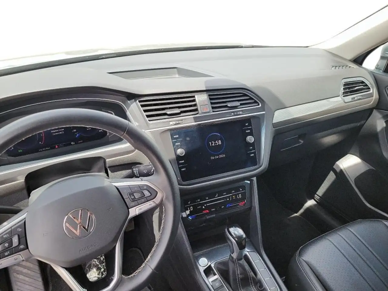 Volkswagen Tiguan photo Volkswagen Tiguan
