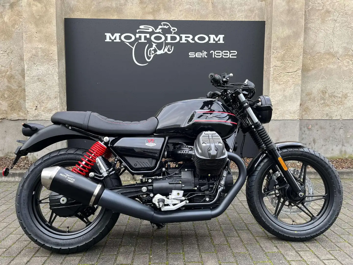 Moto Guzzi V 7 Stone Special Edition Чорний - 1