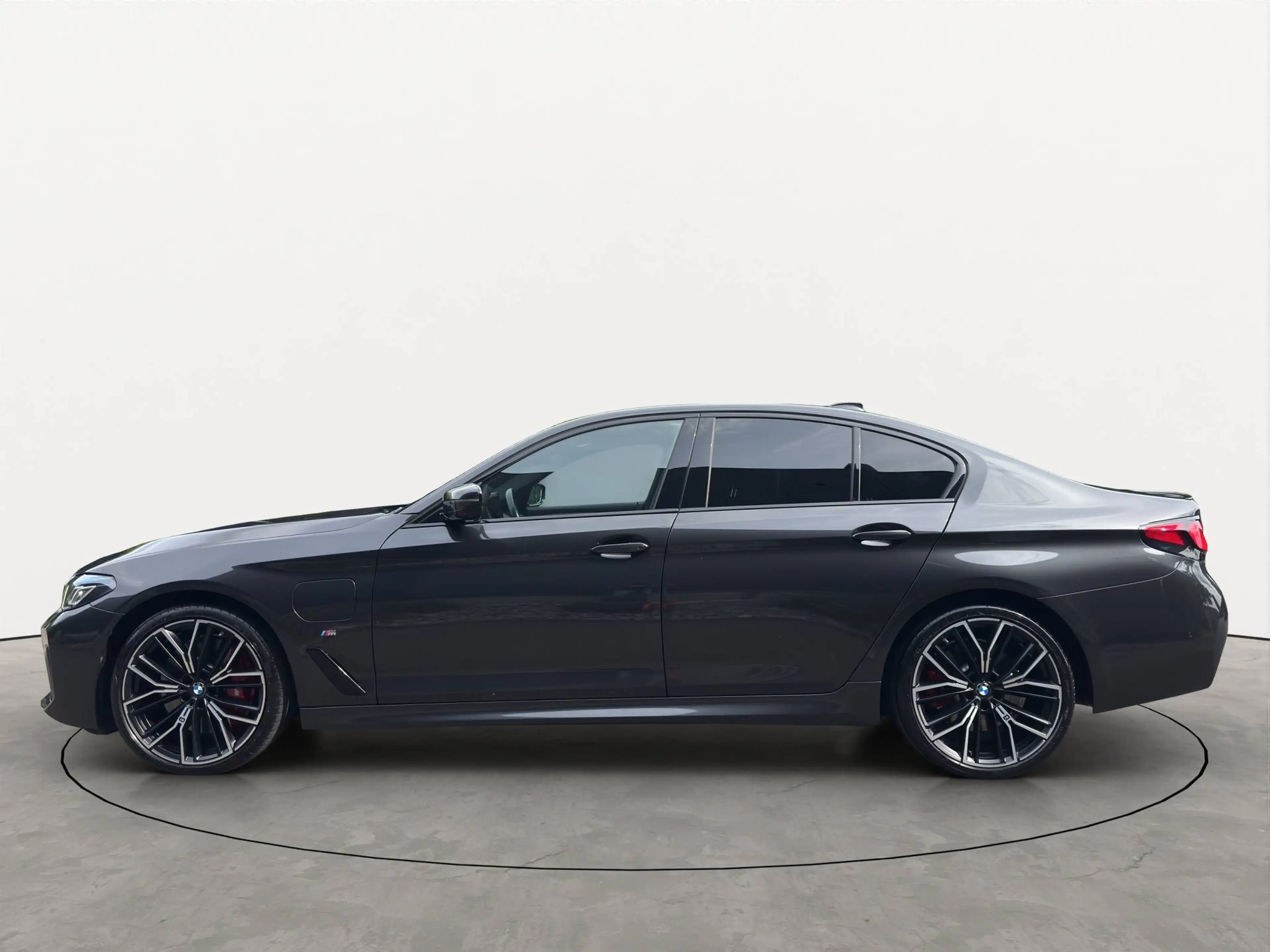 BMW 545 e xDrive / Pano / Laser / Head-up / Keyless / Memory / Garantie — photo 2