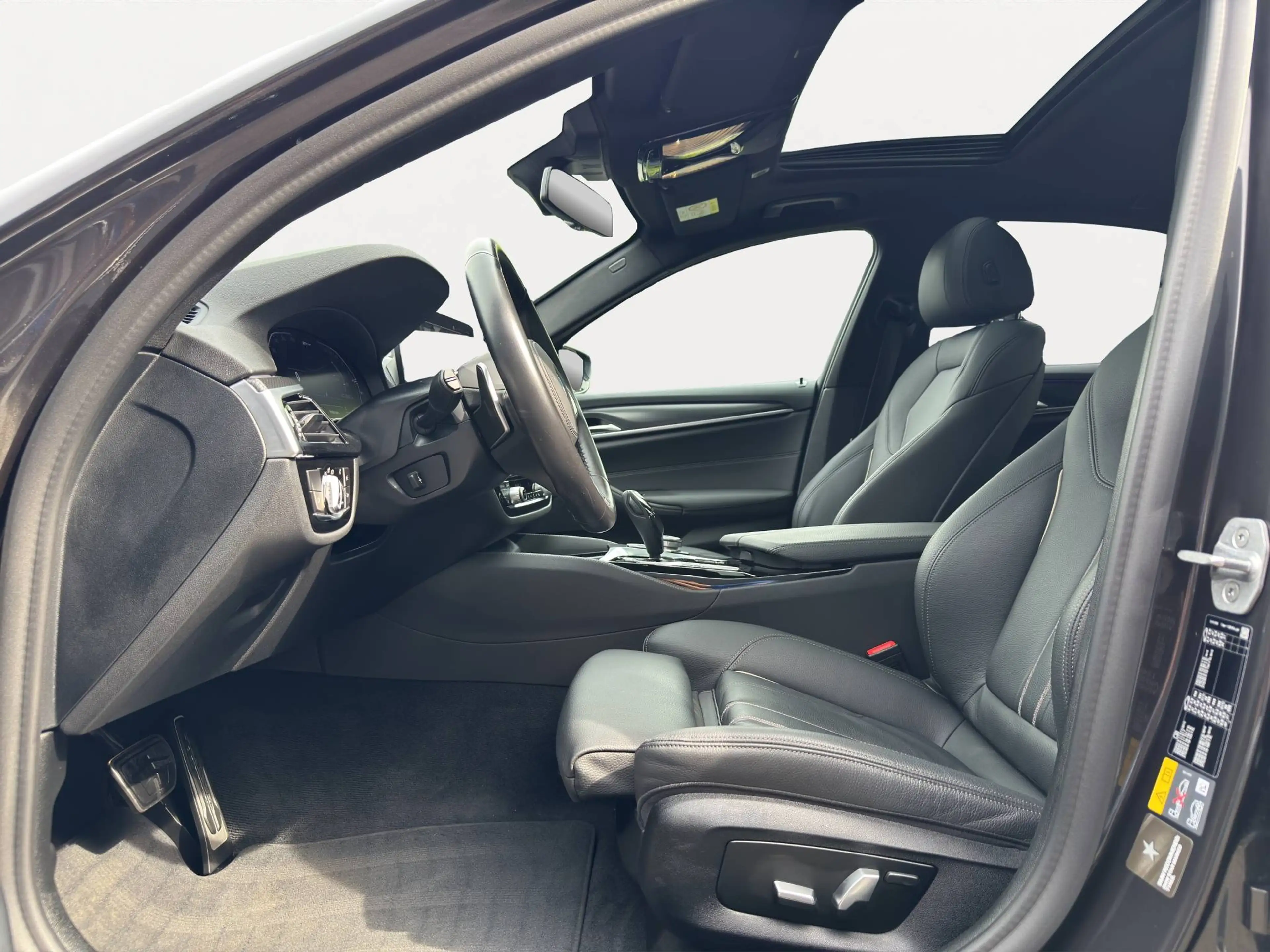 BMW 545 e xDrive / Pano / Laser / Head-up / Keyless / Memory / Garantie — photo 6