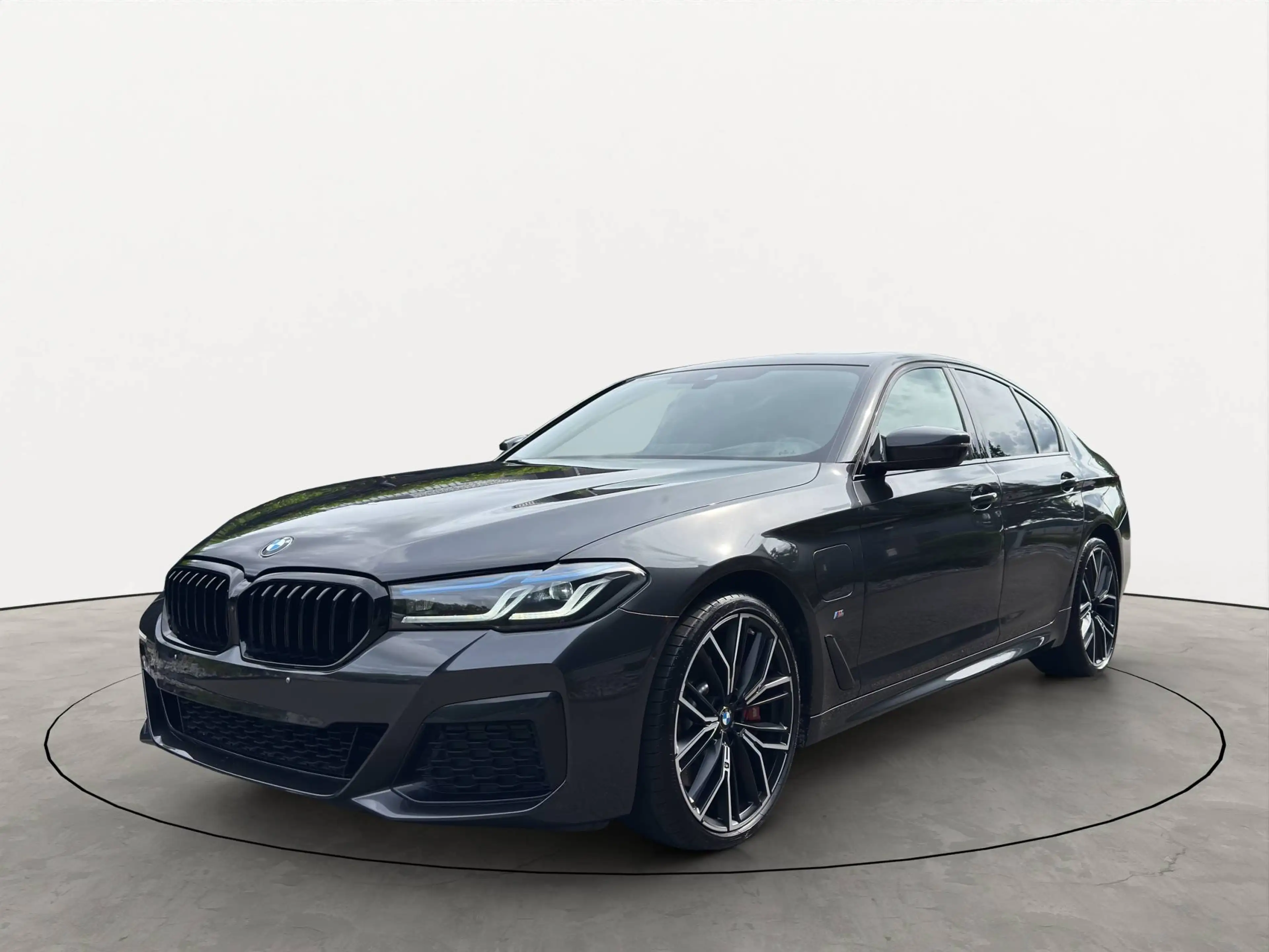 BMW 545 e xDrive / Pano / Laser / Head-up / Keyless / Memory / Garantie