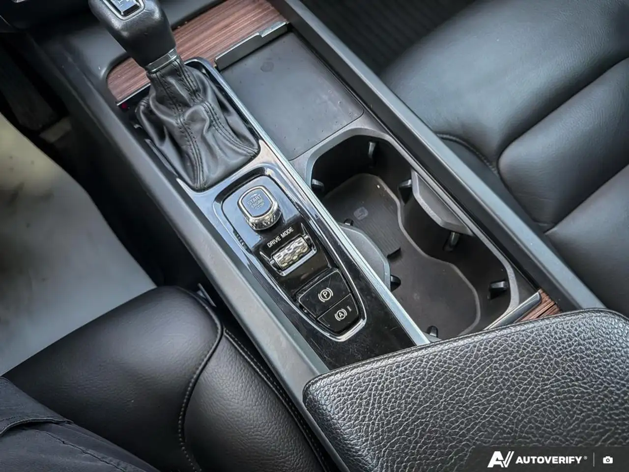 Volvo XC60 снимка Volvo XC60