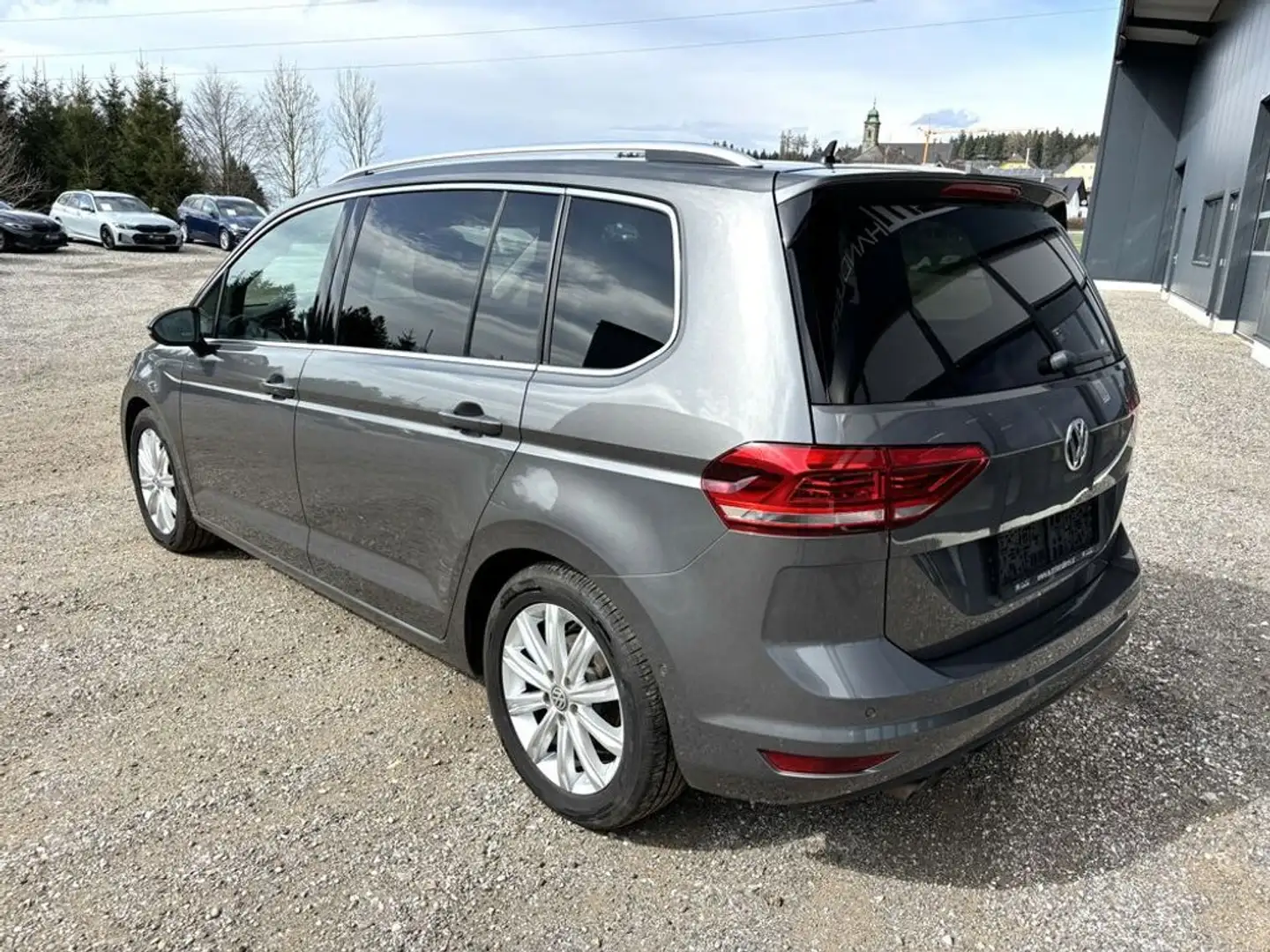 Volkswagen Touran 2.0 TDI DSG Highline *LED*PDC*NAV*AHK*STH* Grau - 2