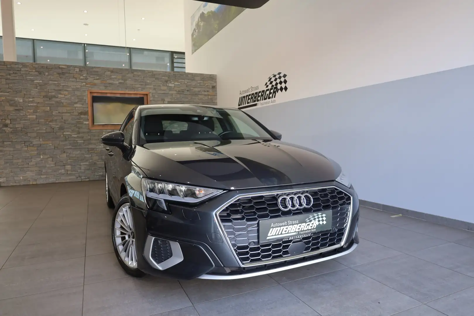 Audi A3 Sportback 30 TFSI advanced S-tronic Grijs - 2