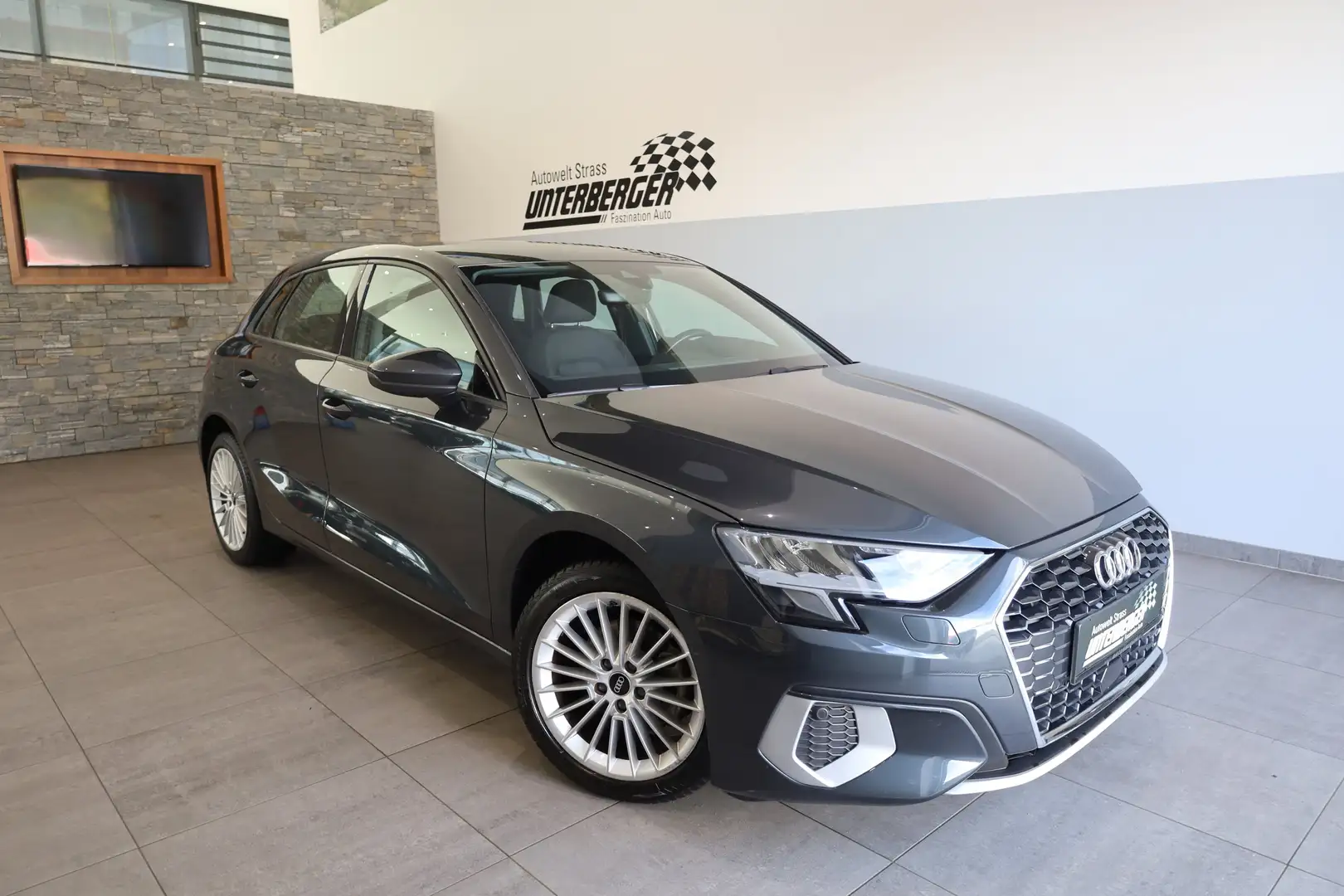 Audi A3 Sportback 30 TFSI advanced S-tronic Grijs - 1