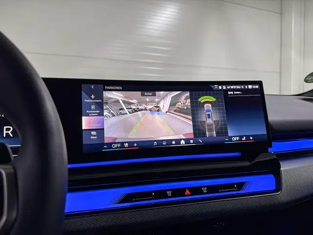 BMW 5 Series view 14