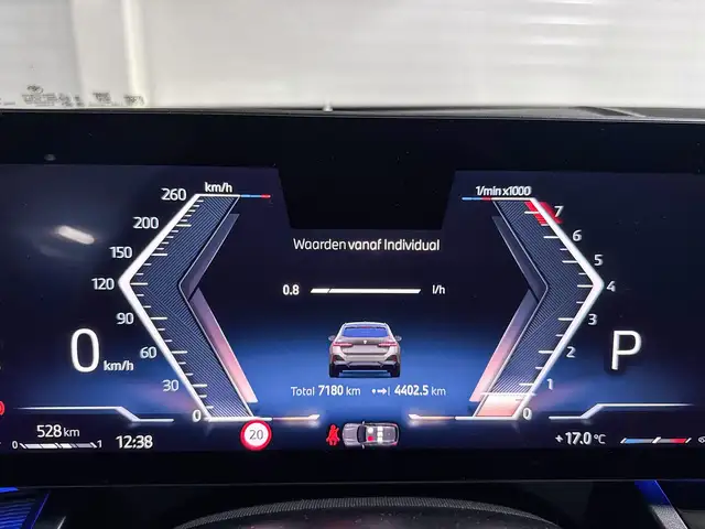 BMW 5 Series view 13