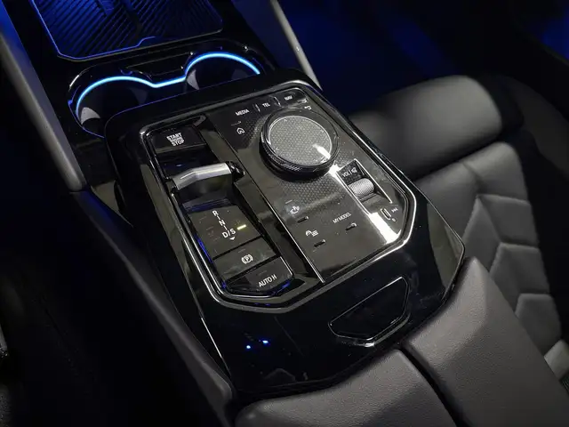 BMW 5 Series view 15