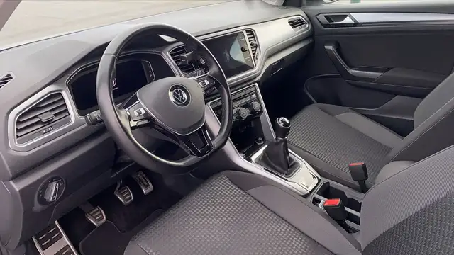 Volkswagen T-Roc view 8