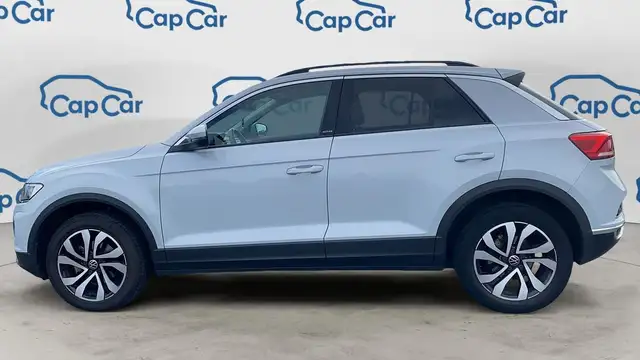 Volkswagen T-Roc view 2