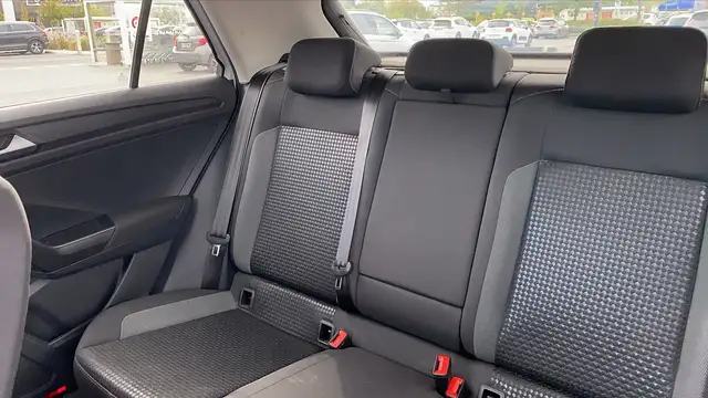 Volkswagen T-Roc view 9