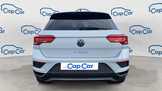 Volkswagen T-Roc view 3