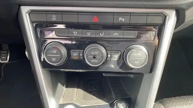 Volkswagen T-Roc view 13