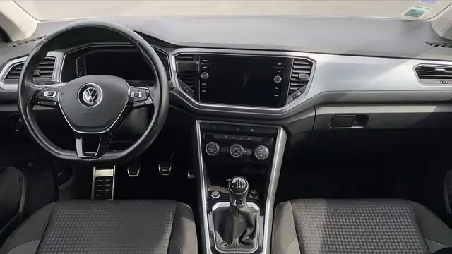 Volkswagen T-Roc view 11