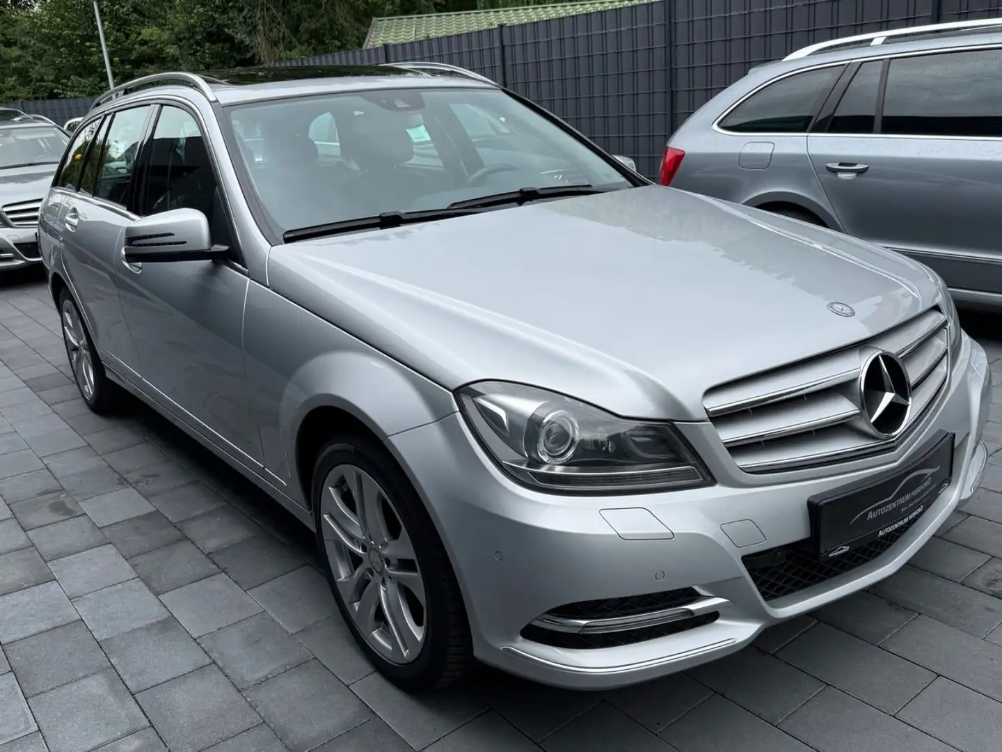 Mercedes-Benz C 180 T CGI Avantgarde Navi SSD Leder Xenon AHK Silber - 2