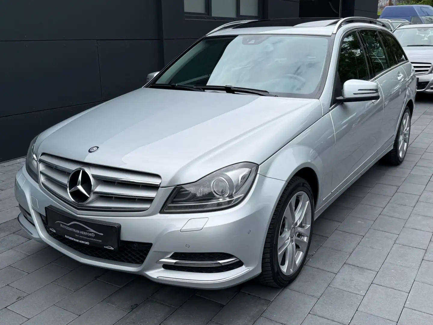 Mercedes-Benz C 180 T CGI Avantgarde Navi SSD Leder Xenon AHK Silber - 1