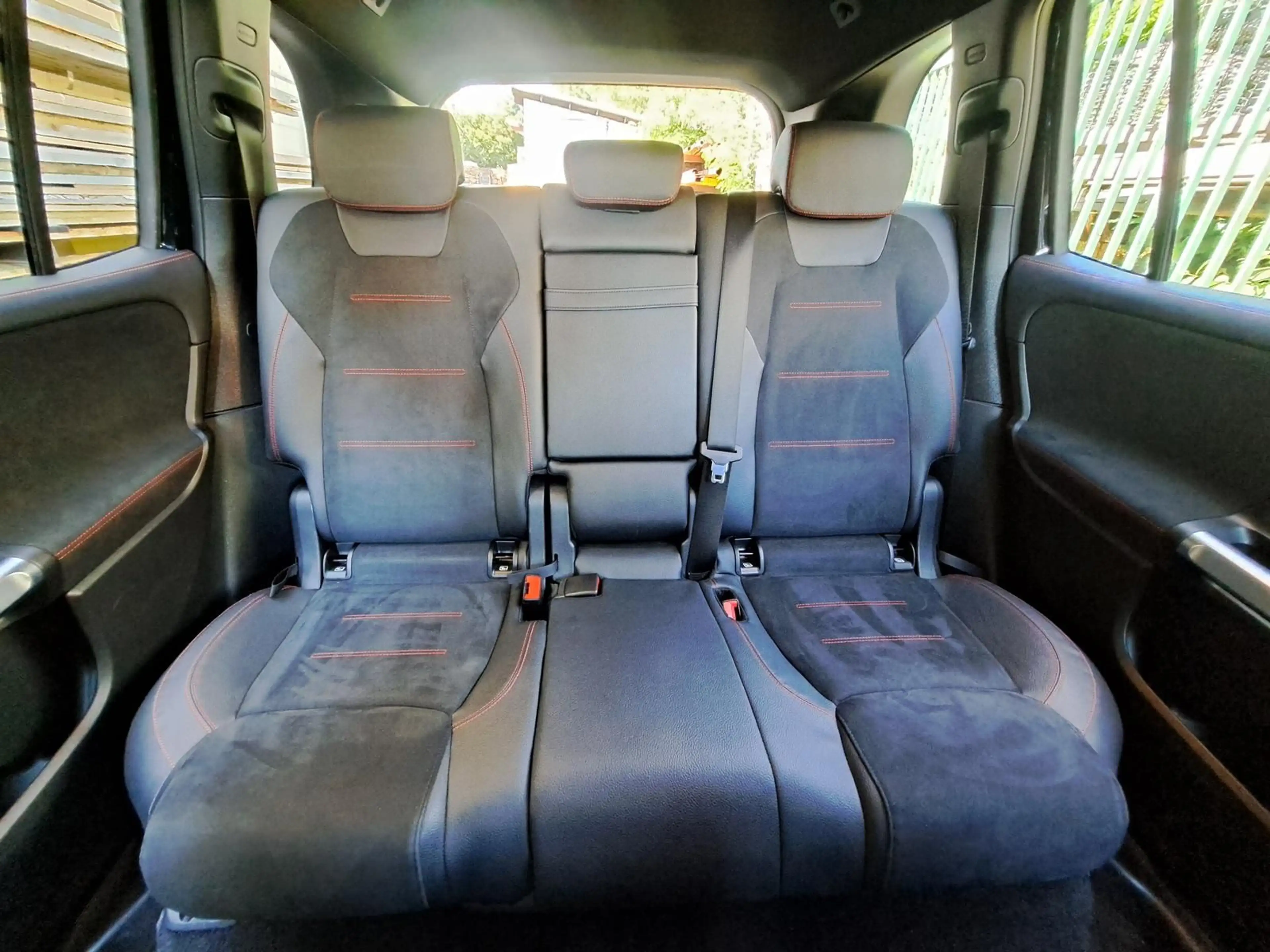Mercedes-Benz GLB 250 AMG Line°Multibeam°RFK°AHK°Spur°TWA°DAB° — photo 13