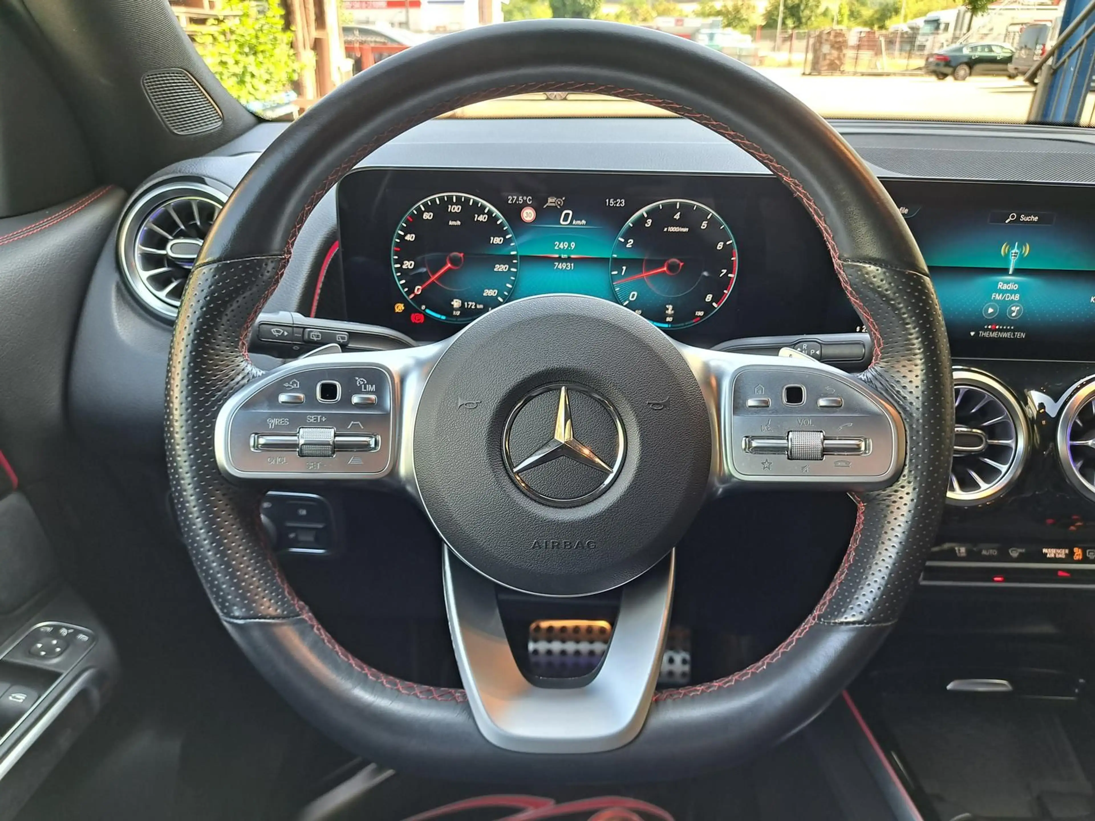 Mercedes-Benz GLB 250 AMG Line°Multibeam°RFK°AHK°Spur°TWA°DAB° — photo 15
