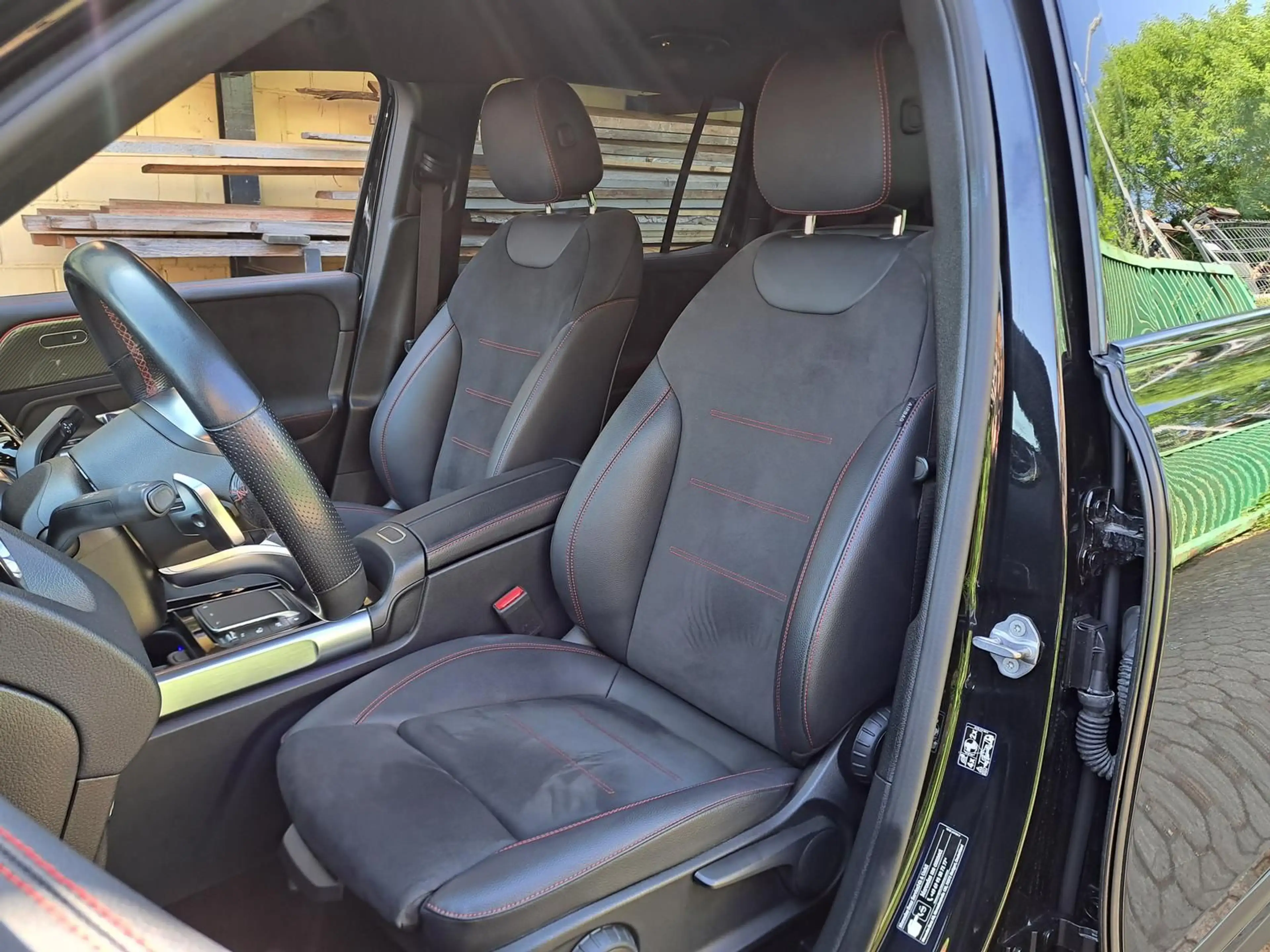 Mercedes-Benz GLB 250 AMG Line°Multibeam°RFK°AHK°Spur°TWA°DAB° — photo 11
