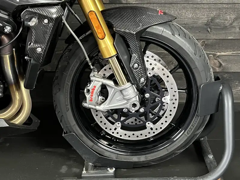 Triumph Speed Triple 1200 RR - foto 6