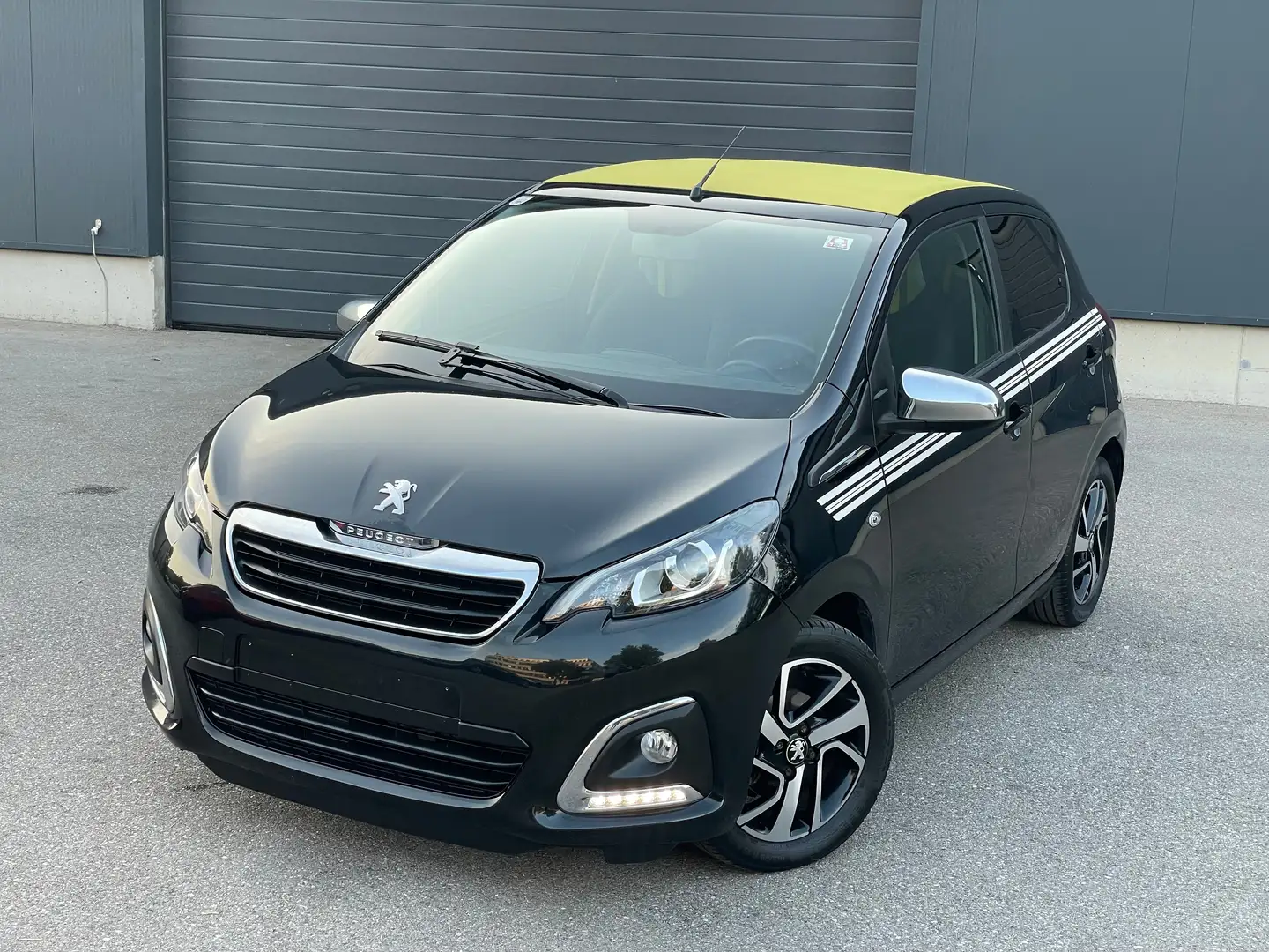 Peugeot 108 1.0 CABRIO Collection Euro-6,NAVI,Klima,Servisheft Schwarz - 1