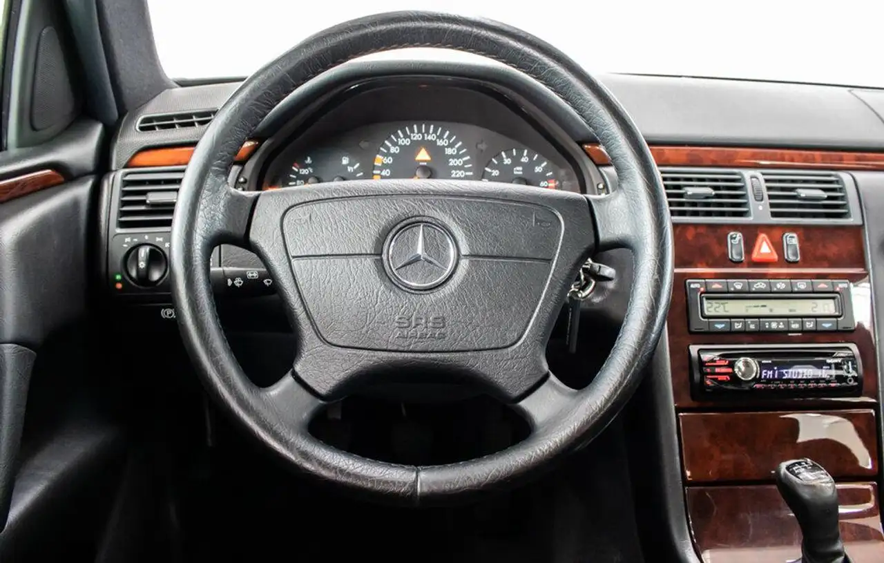 Mercedes-Benz E 200 k Elegance, foto 12