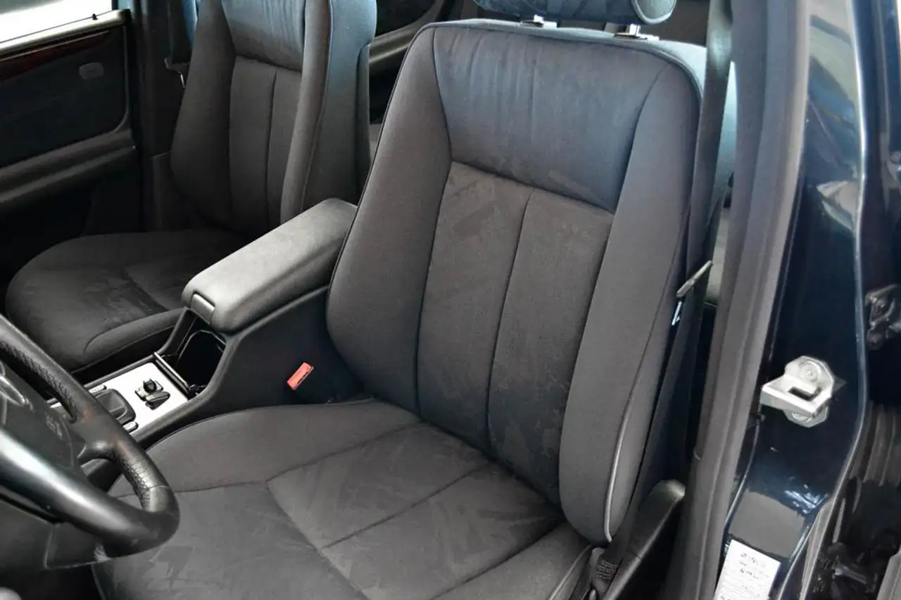 Mercedes-Benz E 200 k Elegance, foto 4