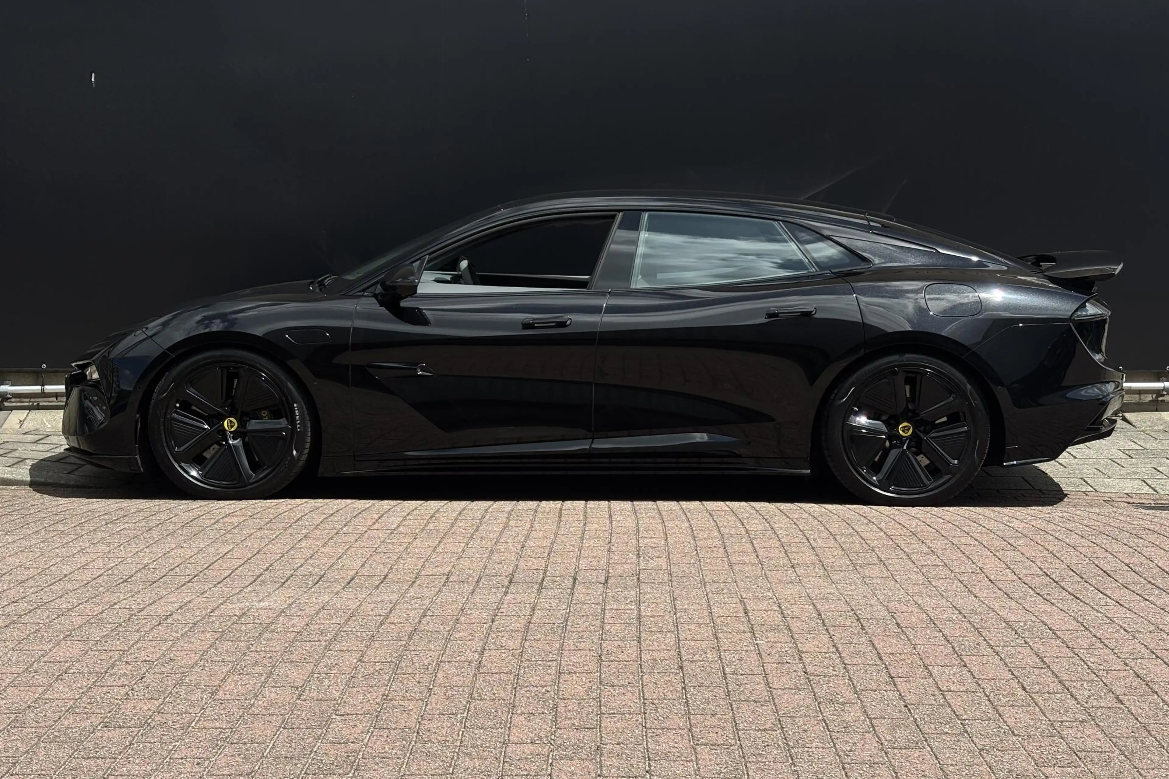 Lotus Emeya Base 102 kWh | Intelligent Glass Roof | Luchtverin — photo 7