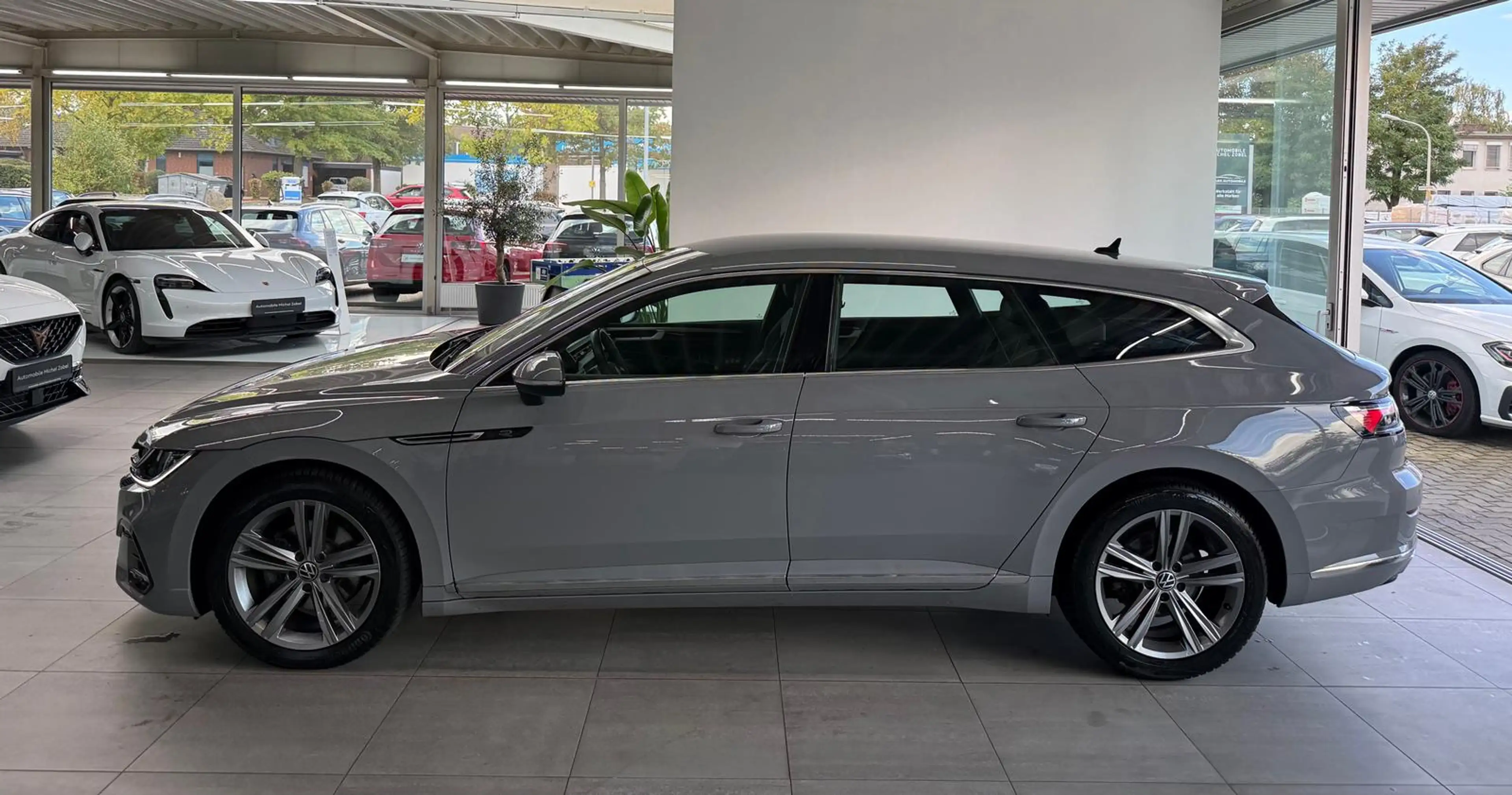 Volkswagen Arteon *R Line*Navi*Virtual*App-Con*Sitzh*LED*ACC* — photo 2