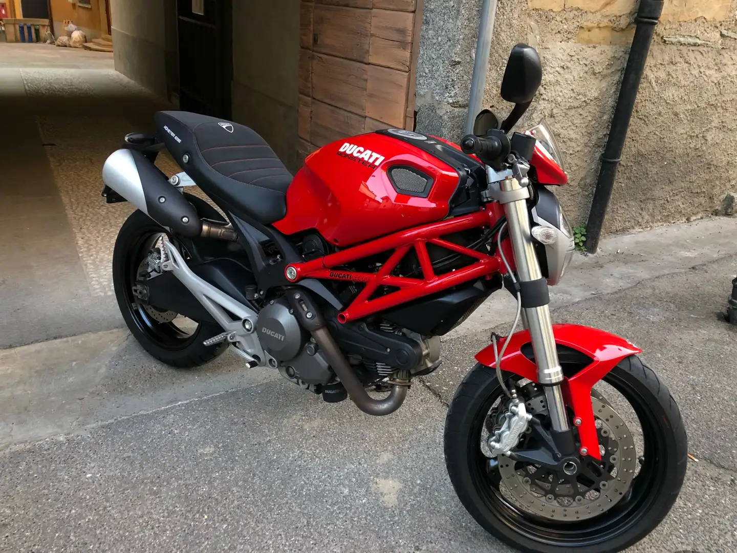 Ducati Monster 696 versione plus crvena - 1