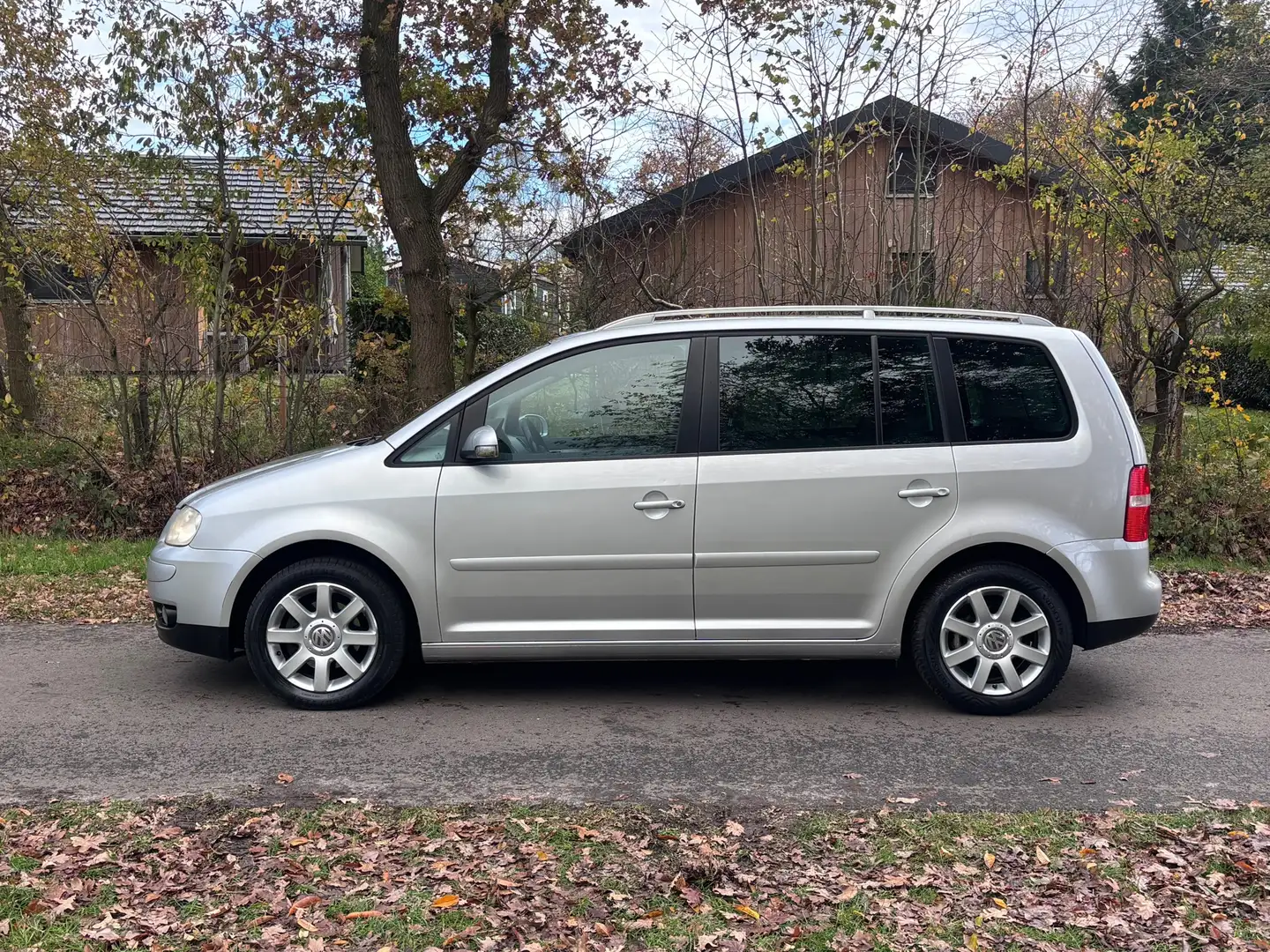 Volkswagen Touran 2.0-16V FSI Trendline | Airco + Cruise Nu € 2.450, Grau - 2